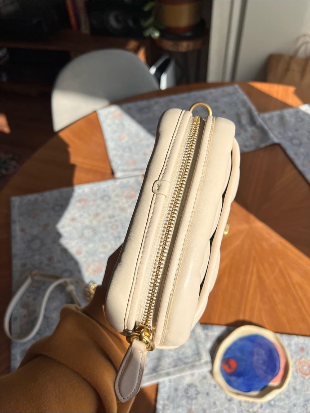 Coach Small Cream Camera Bag with quilting - Picture 4 of 11
